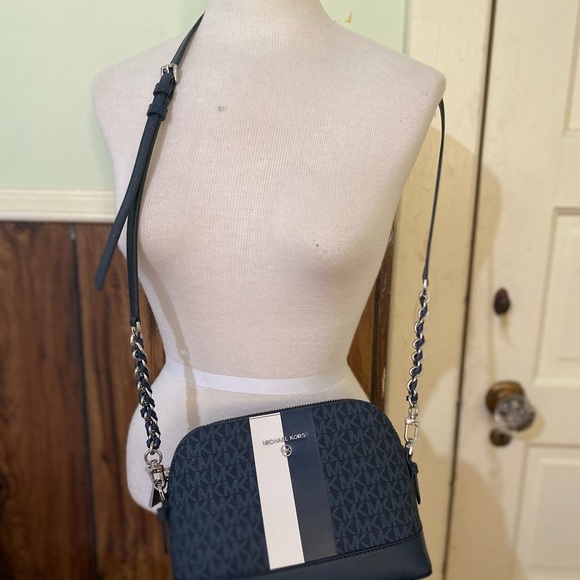 Sold Michael KORS Jet Set Travel Dome Crossbody Signature MK Bag NWT - Picture 7 of 10